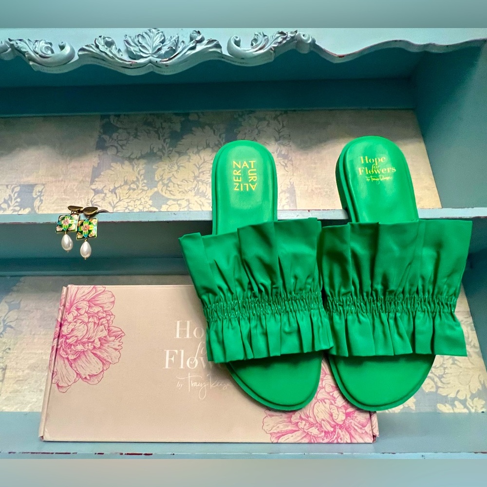 NIB Hope For Flowers by Tracy Reese x Naturalizer green  Flora Sandals Sz 9